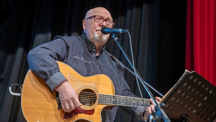 Porträtfoto mit Gitarre